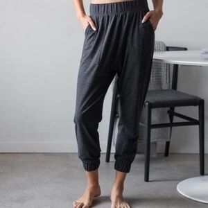 LUNYA restore draped jogger